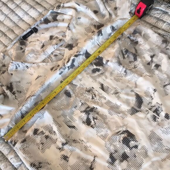 Beautiful black and white apt. 9 blouse - Picture 3 of 7